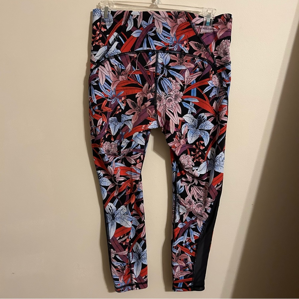Lululemon Lush Lillies Multi print train times 7/8 pant